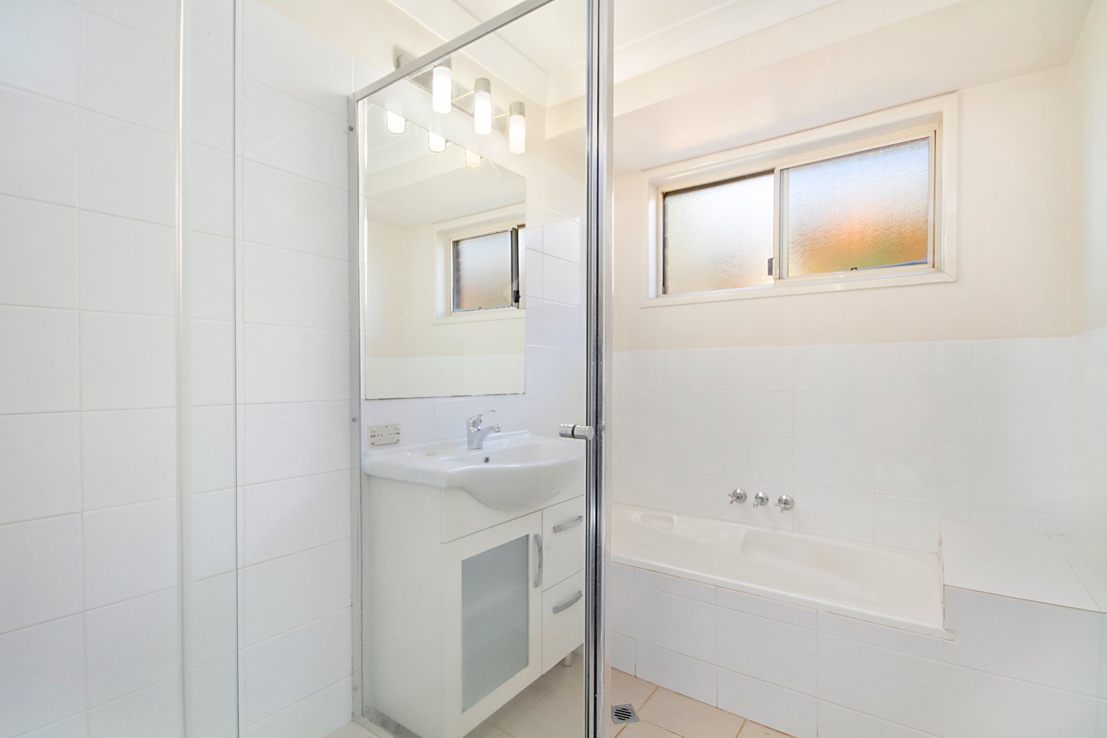 1/58 Glen Ayr Drive BANORA POINT 7