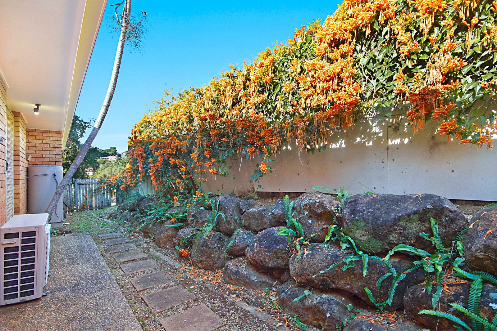 1/58 Glen Ayr Drive BANORA POINT 8