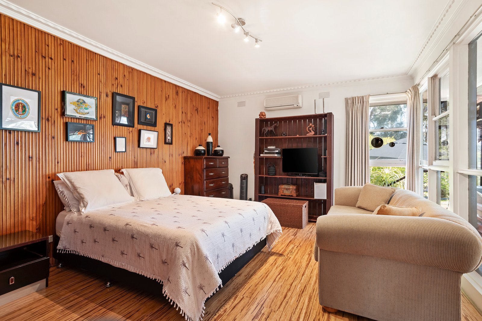 Real Estate and Property in 158 Wickham Road, Highett, VIC