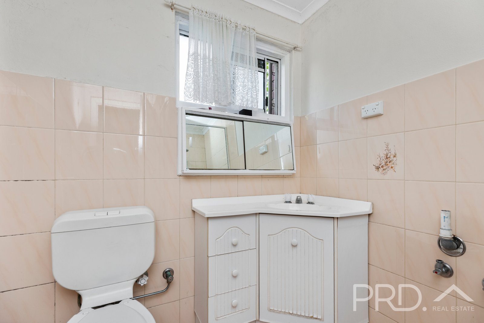 158 Wynyard Street TUMUT 15