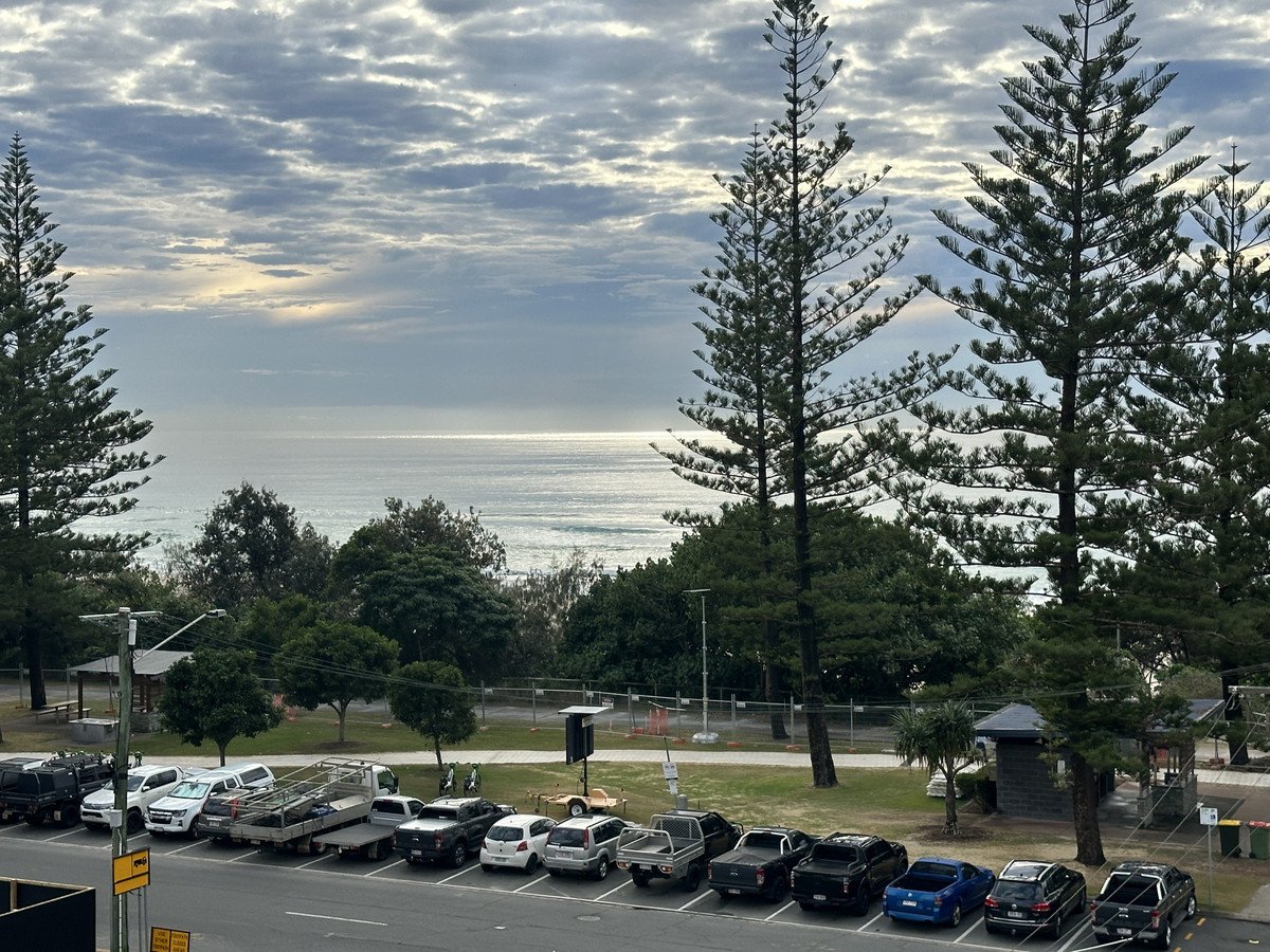 15/82 The Esplanade Burleigh Heads 2