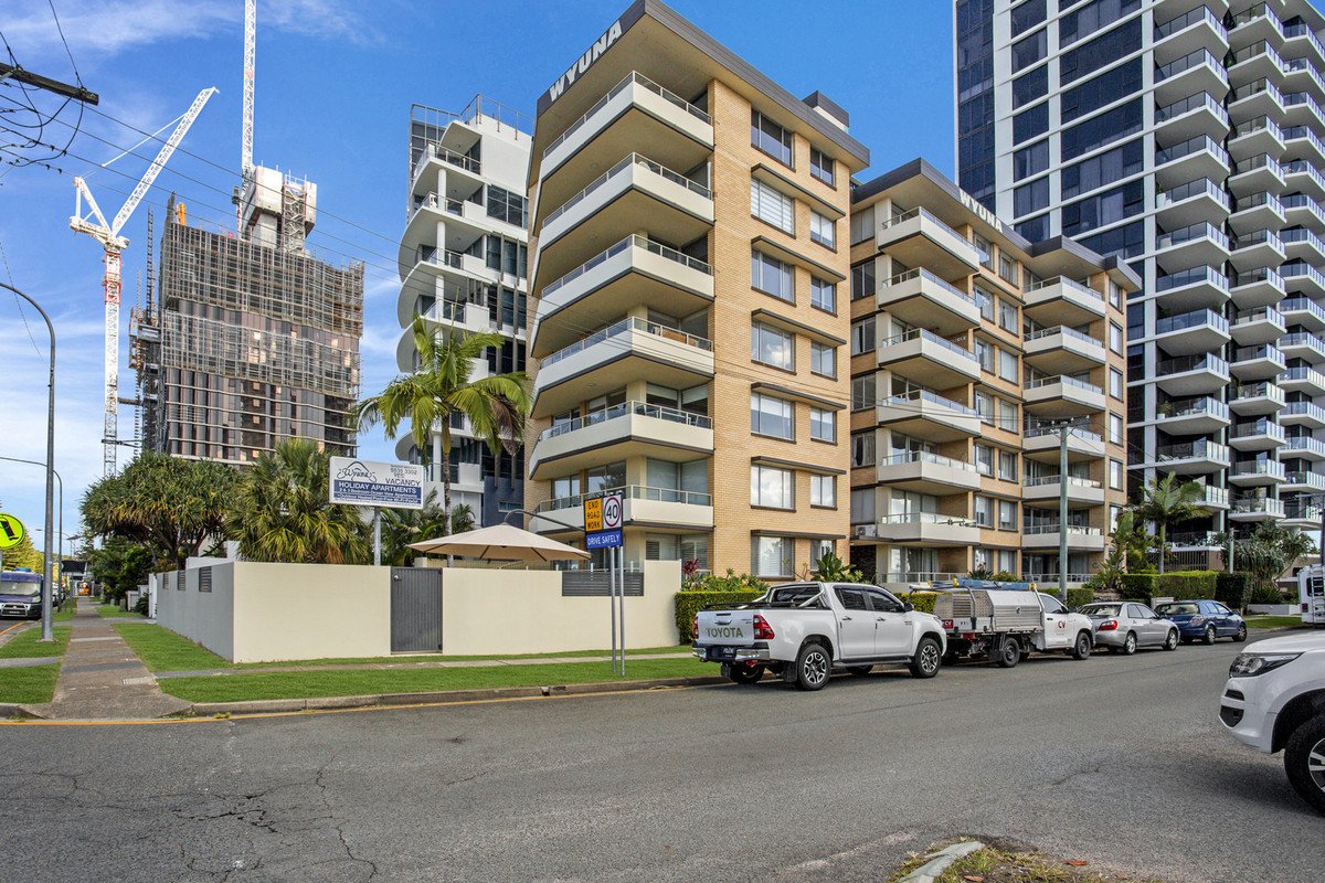 15/82 The Esplanade Burleigh Heads 3