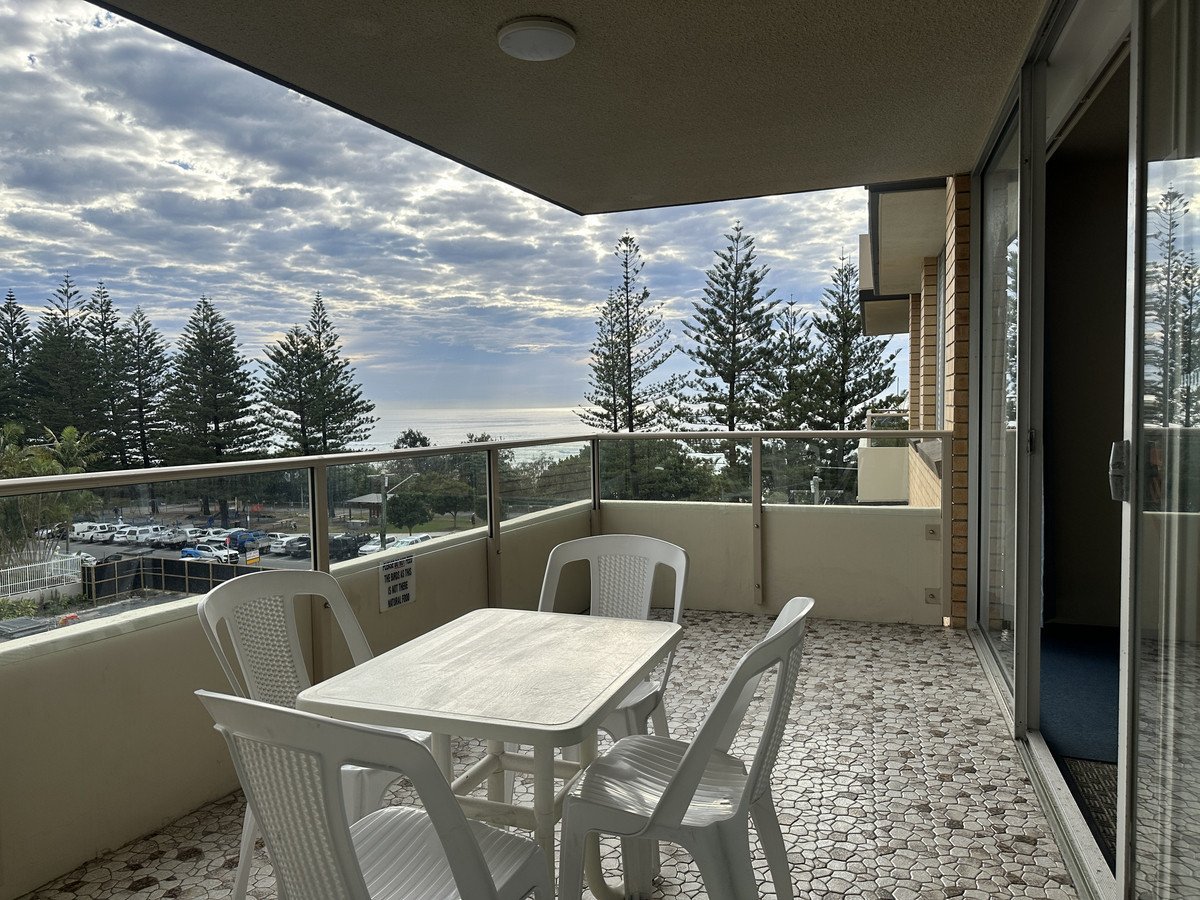 15/82 The Esplanade Burleigh Heads 9