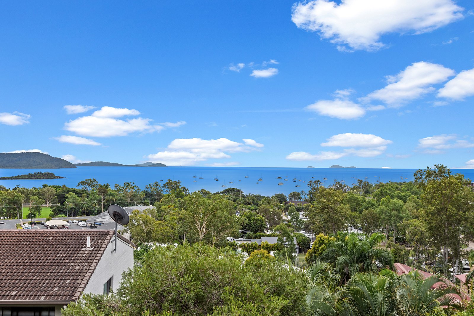 158/6 Eshelby Drive CANNONVALE 1