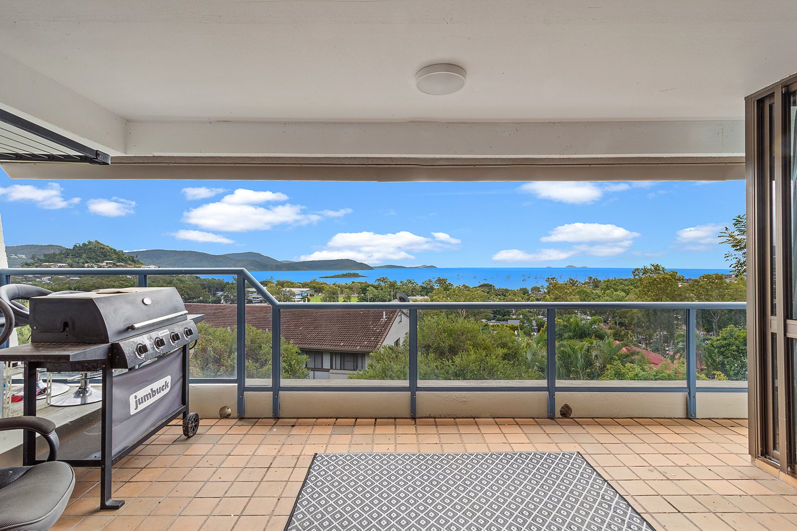 158/6 Eshelby Drive CANNONVALE 2