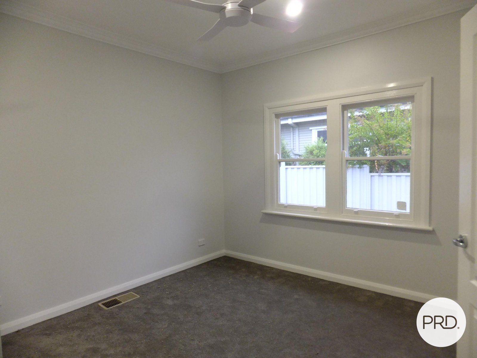 1/586 Schubach Street EAST ALBURY 7