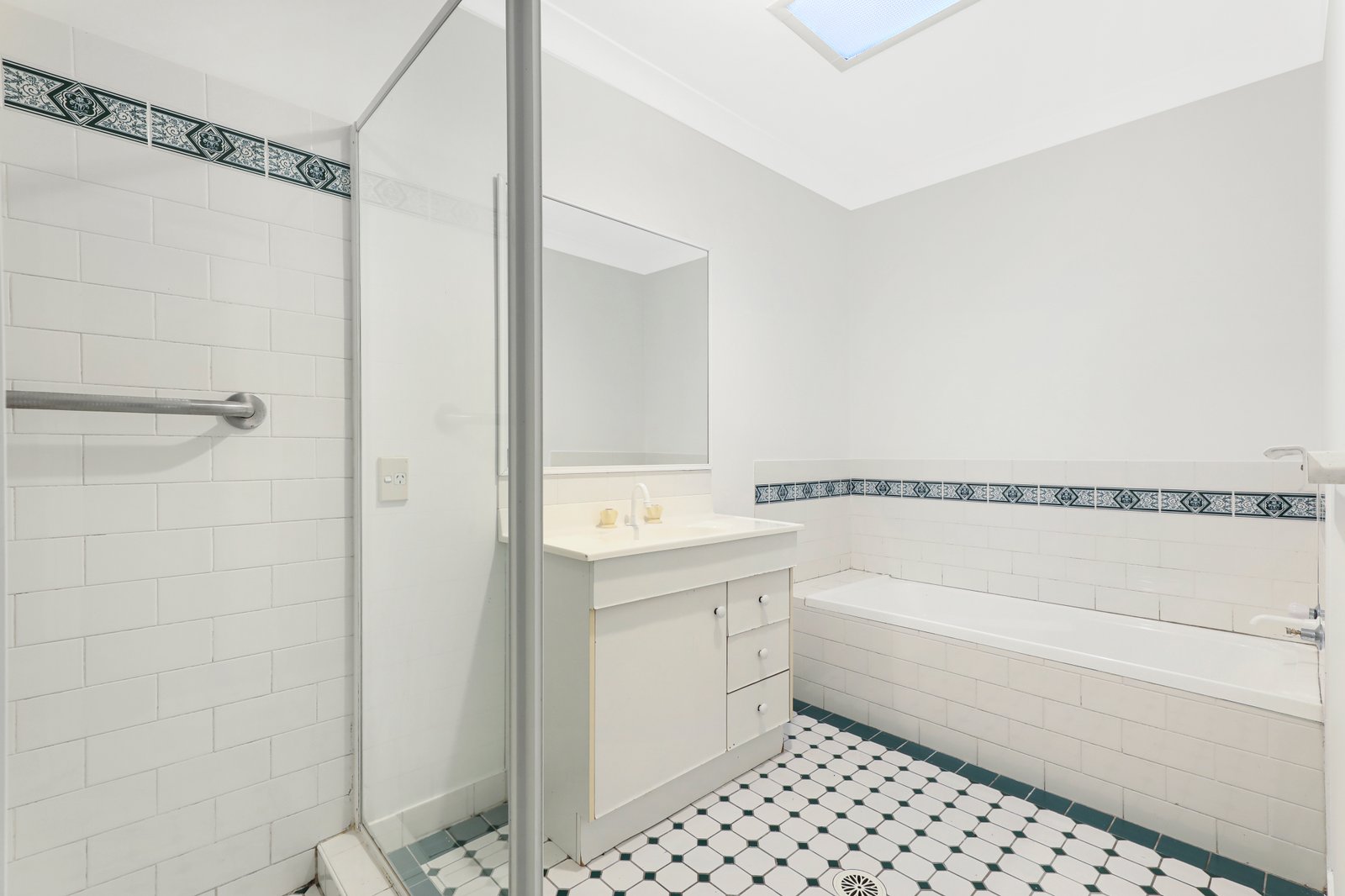 15/88 Daintree Dr  ALBION PARK 6