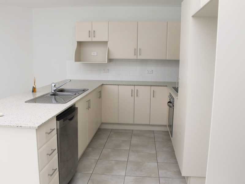 15/8a Wyndham Avenue BOYNE ISLAND 4