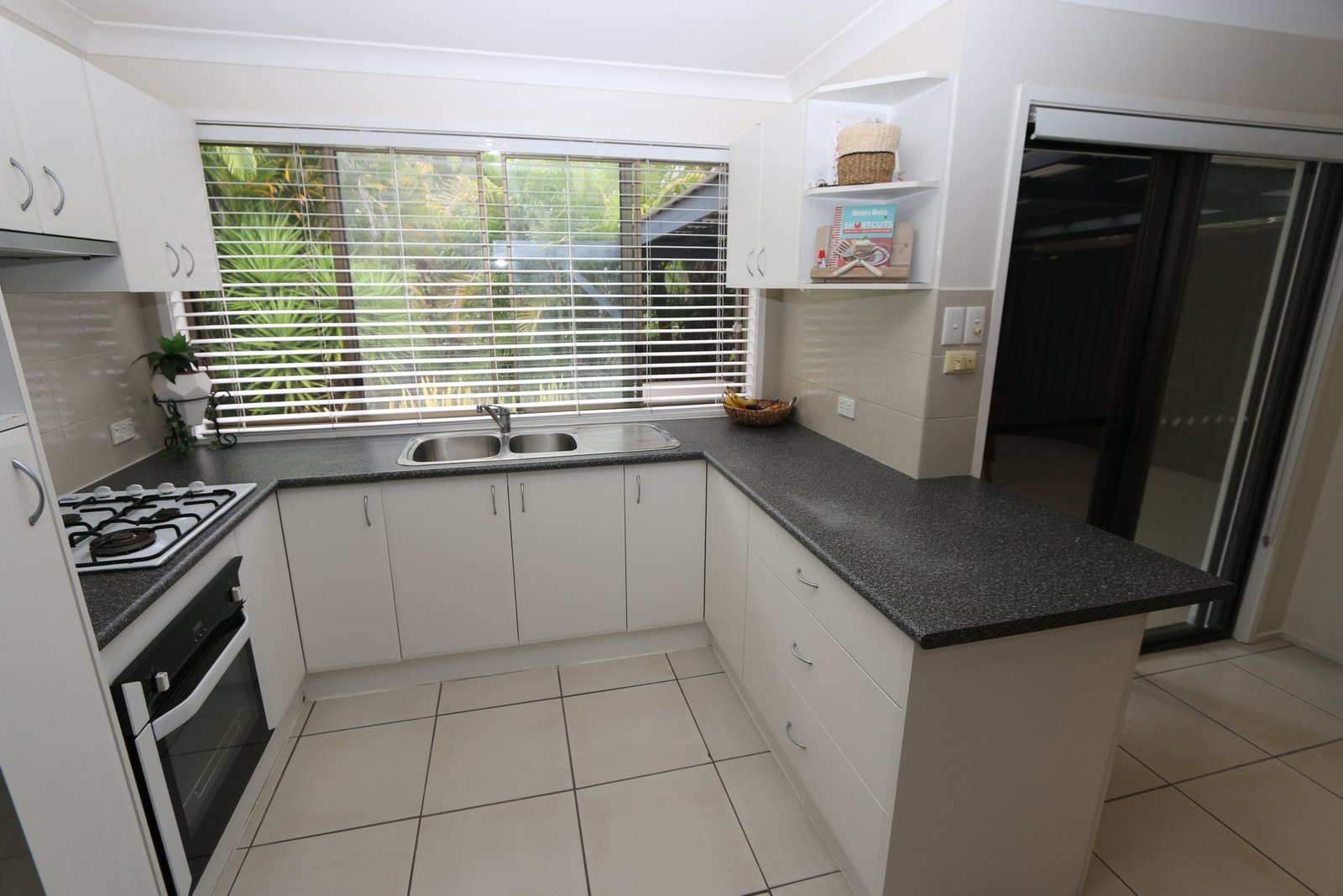 1/59 Corunna Crescent ASHMORE 4