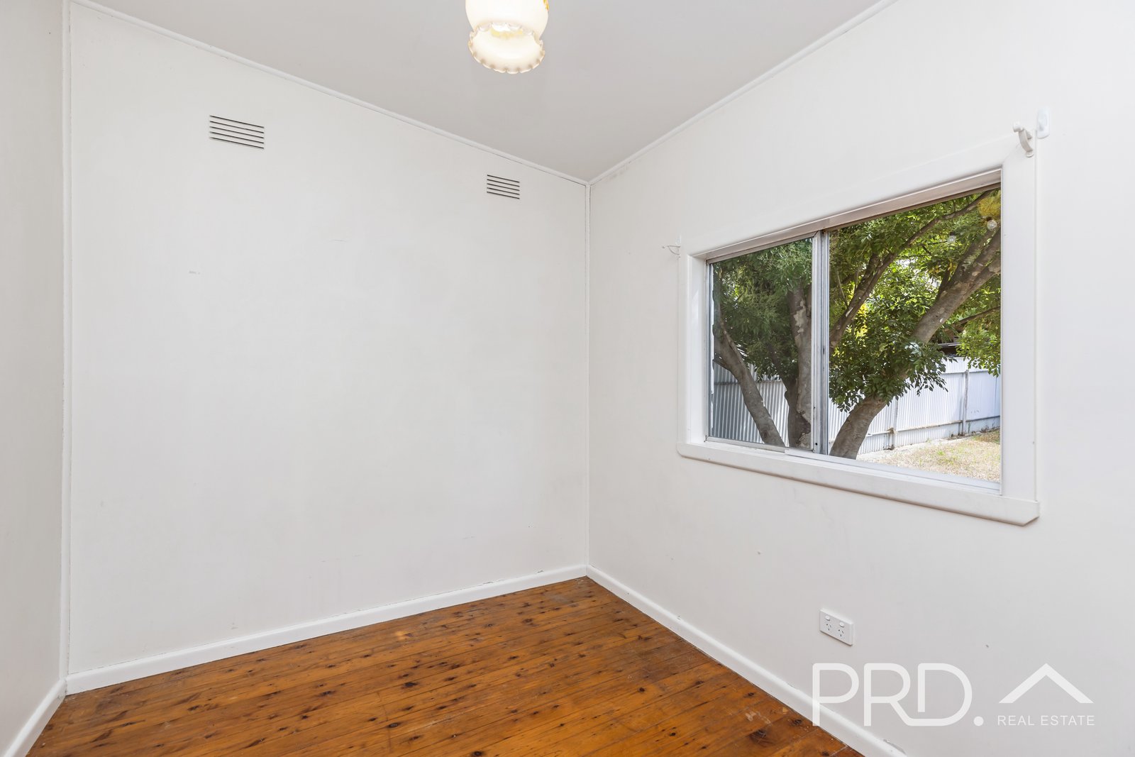 159 Simpson Street TUMUT 10