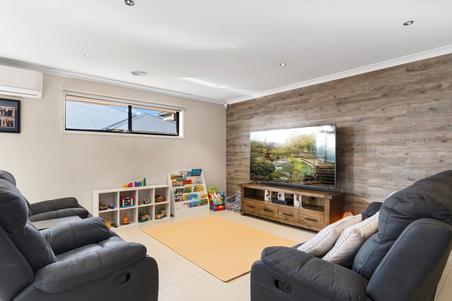 Gallery: 159 Station St