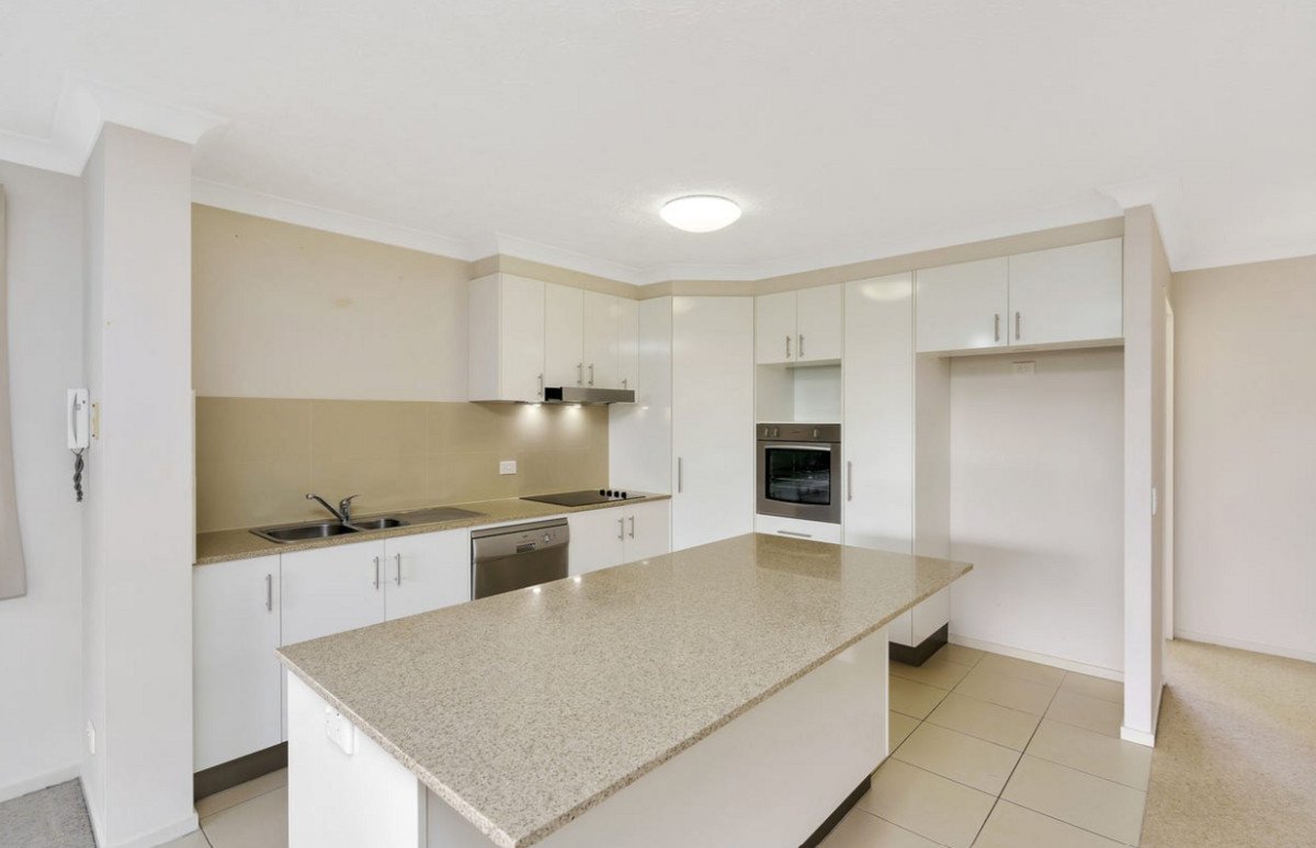 15/99 Muir Street Labrador 1