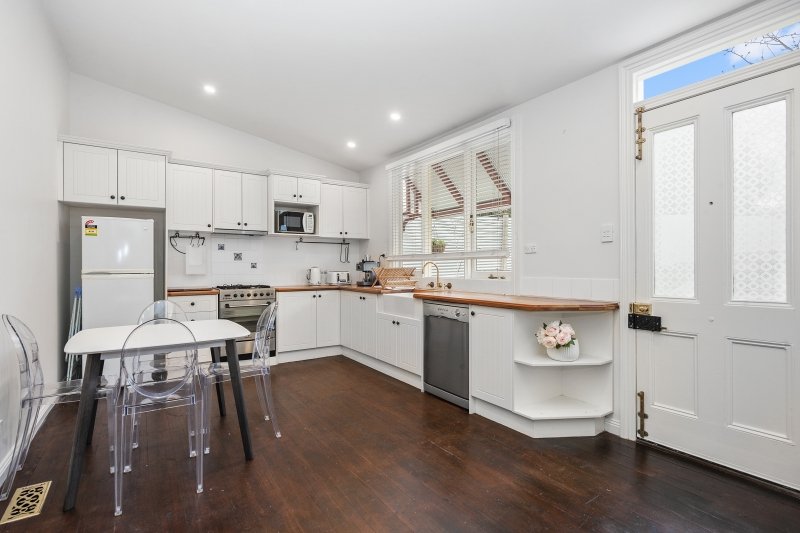 Gallery: 15A King Street South