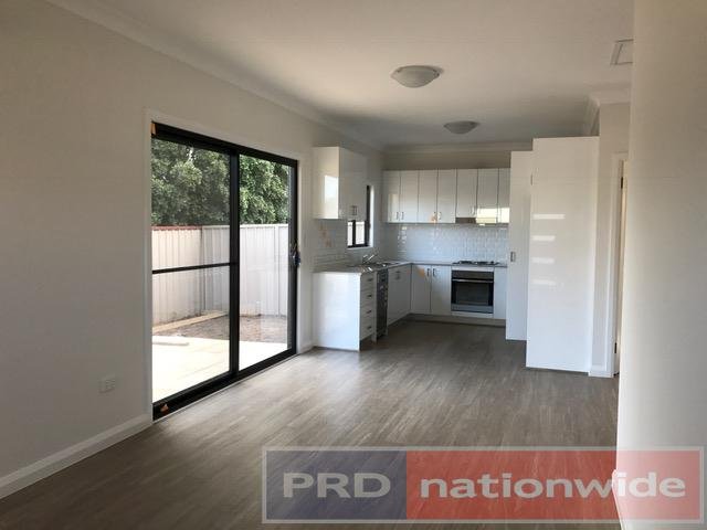 15a Singleton Avenue EAST HILLS 4