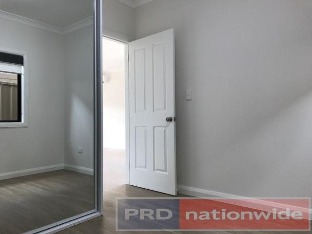 15a Singleton Avenue EAST HILLS 7