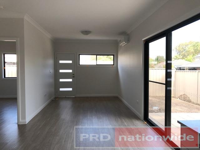 15a Singleton Avenue EAST HILLS 6