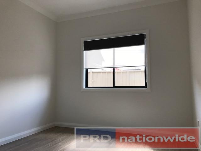 15a Singleton Avenue EAST HILLS 8