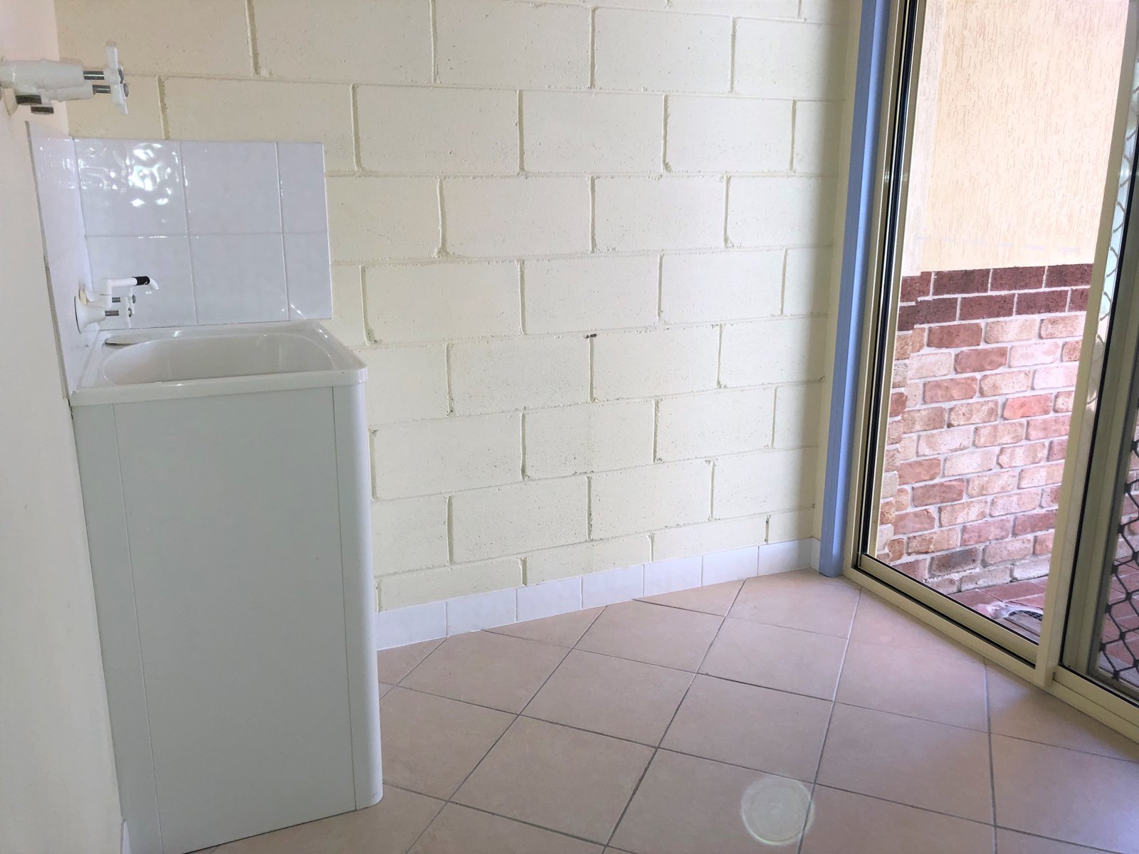 15B Dunstall Street CLINTON 12