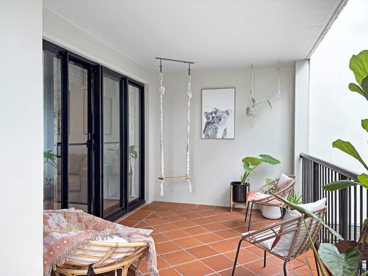 15E/1 Great Hall Drive Miami 12