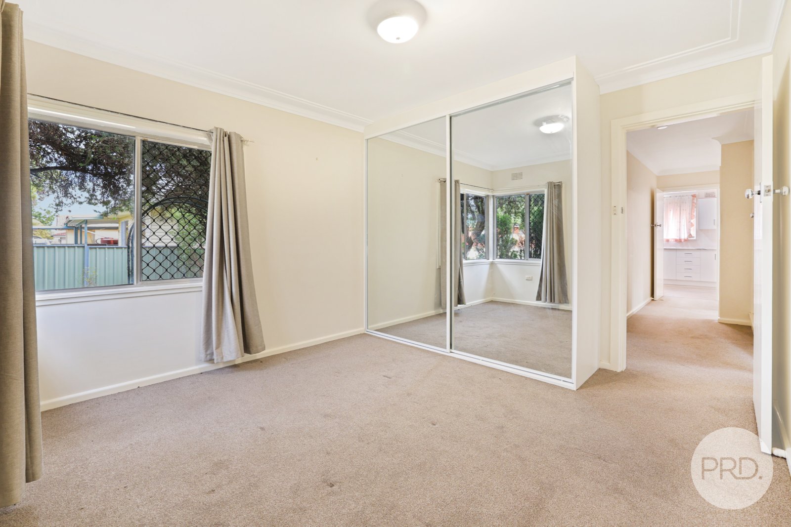 16 Aberdeen Street TAMWORTH 12