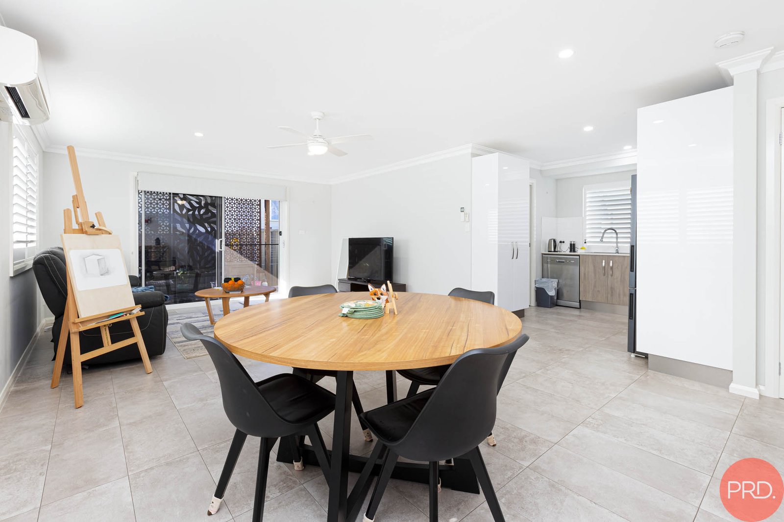 16 Addison Street BERESFIELD 2