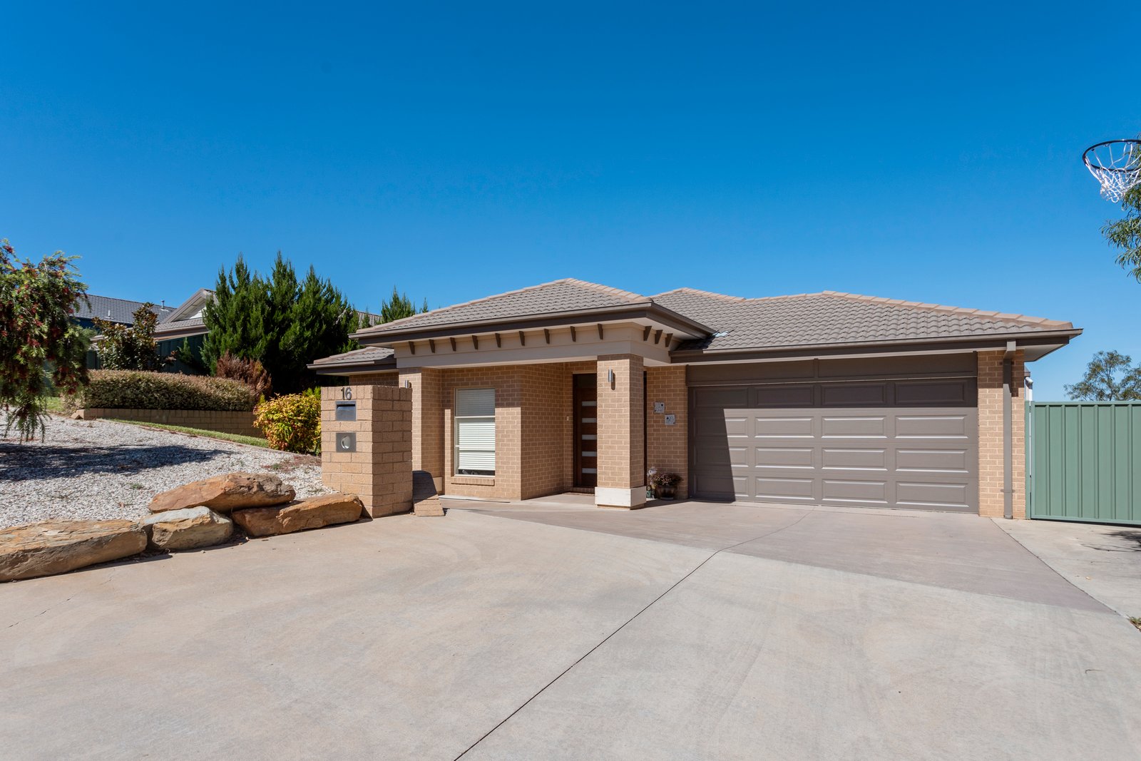 16 Akins Rise GOLDEN SQUARE 2