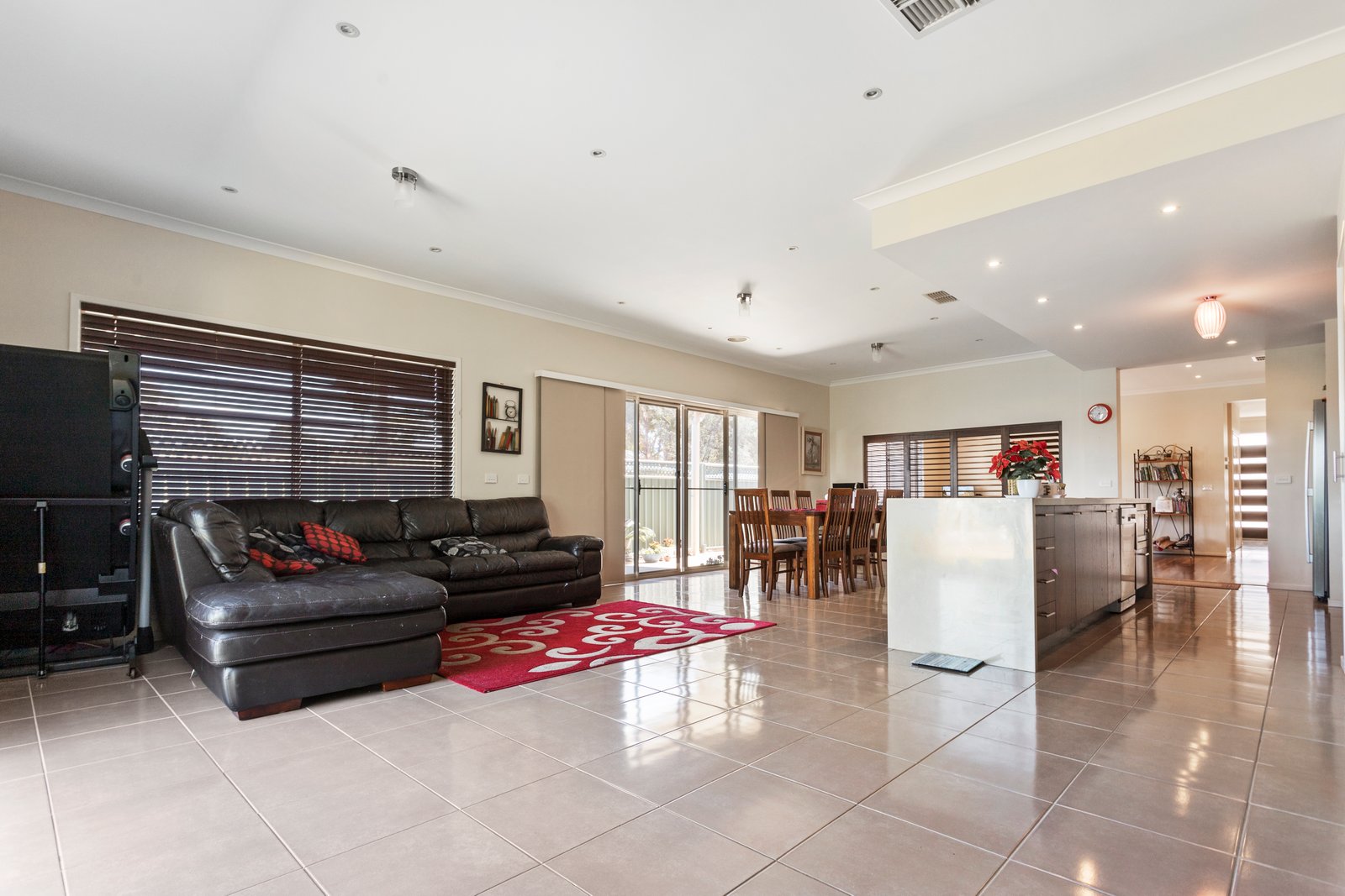 16 Akins Rise GOLDEN SQUARE 4