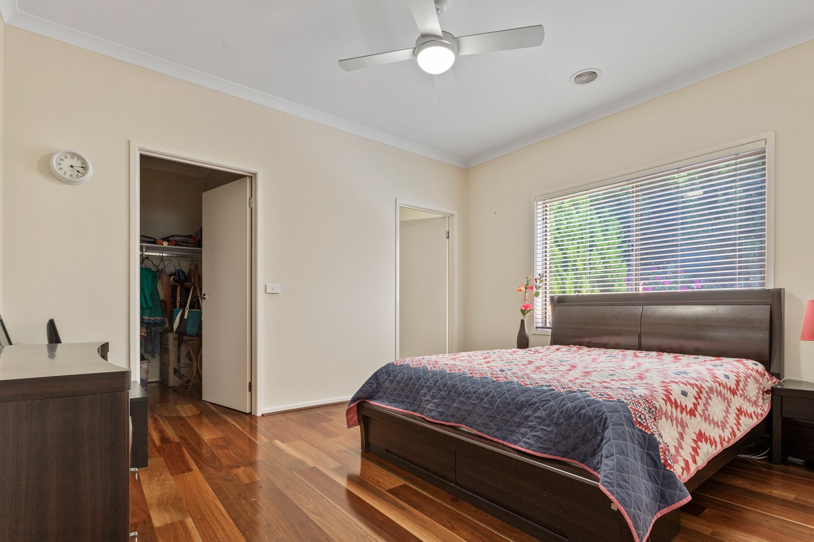 16 Akins Rise GOLDEN SQUARE 7