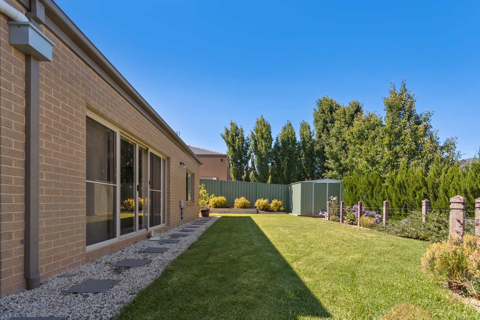 16 Akins Rise GOLDEN SQUARE 13