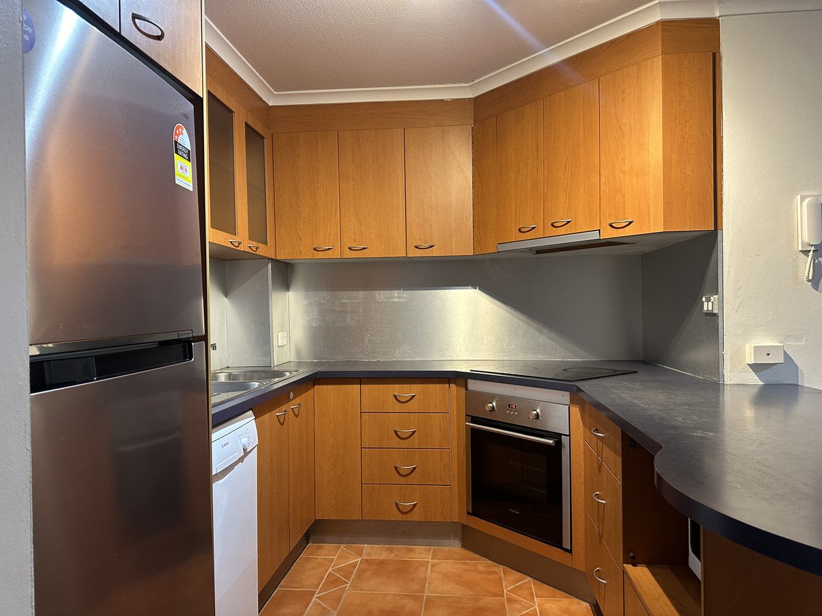 1/6 Albert Street Burleigh Heads 4