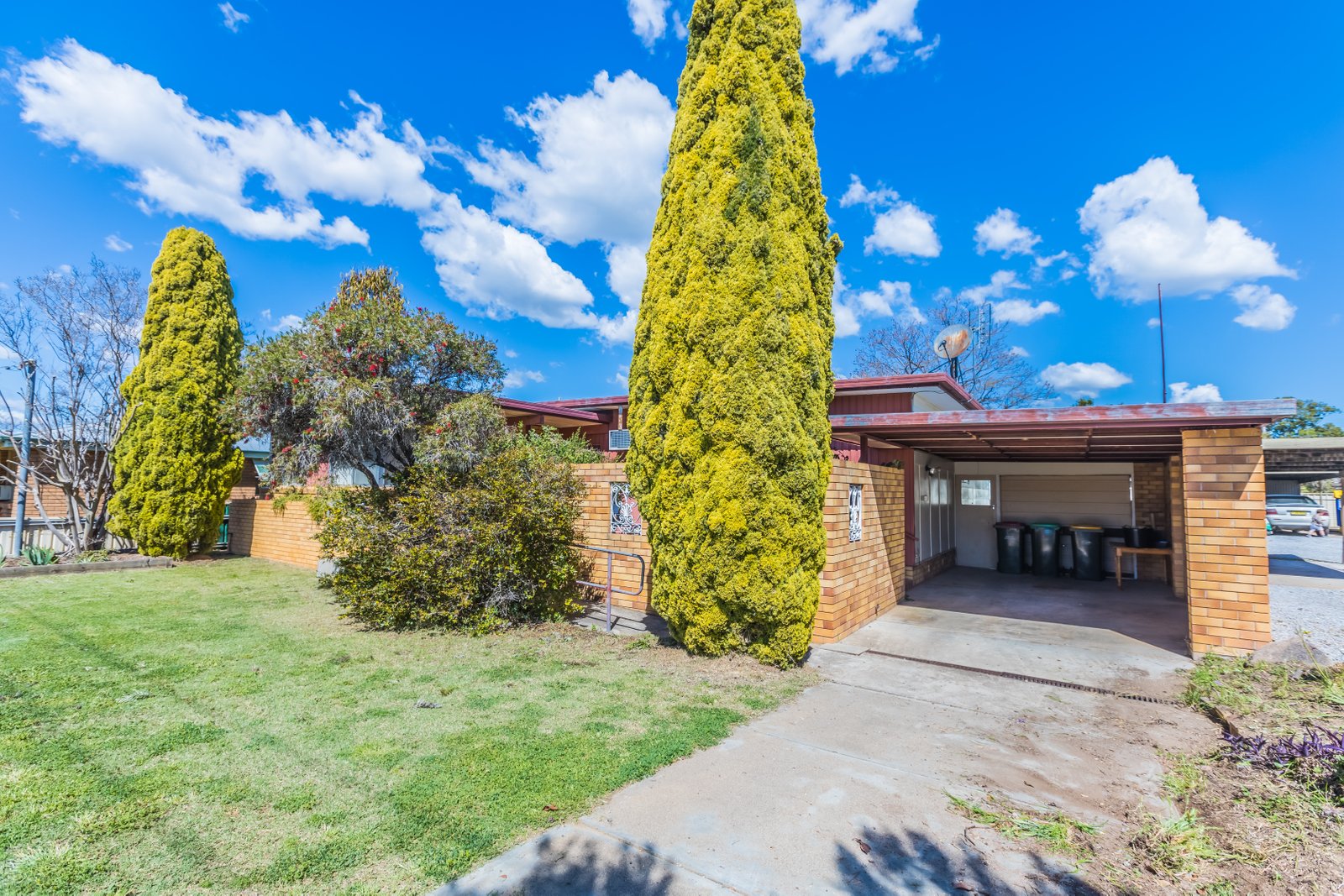 16 Anne Street TAMWORTH 2