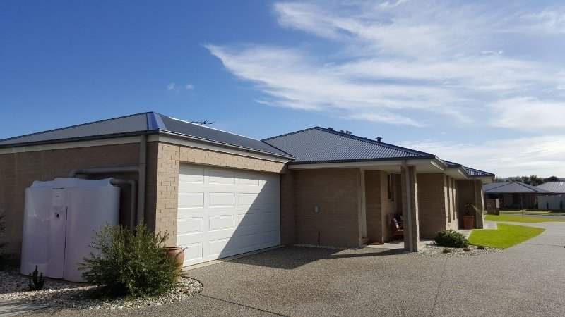 1/6 Annika Place NORTH ALBURY 2