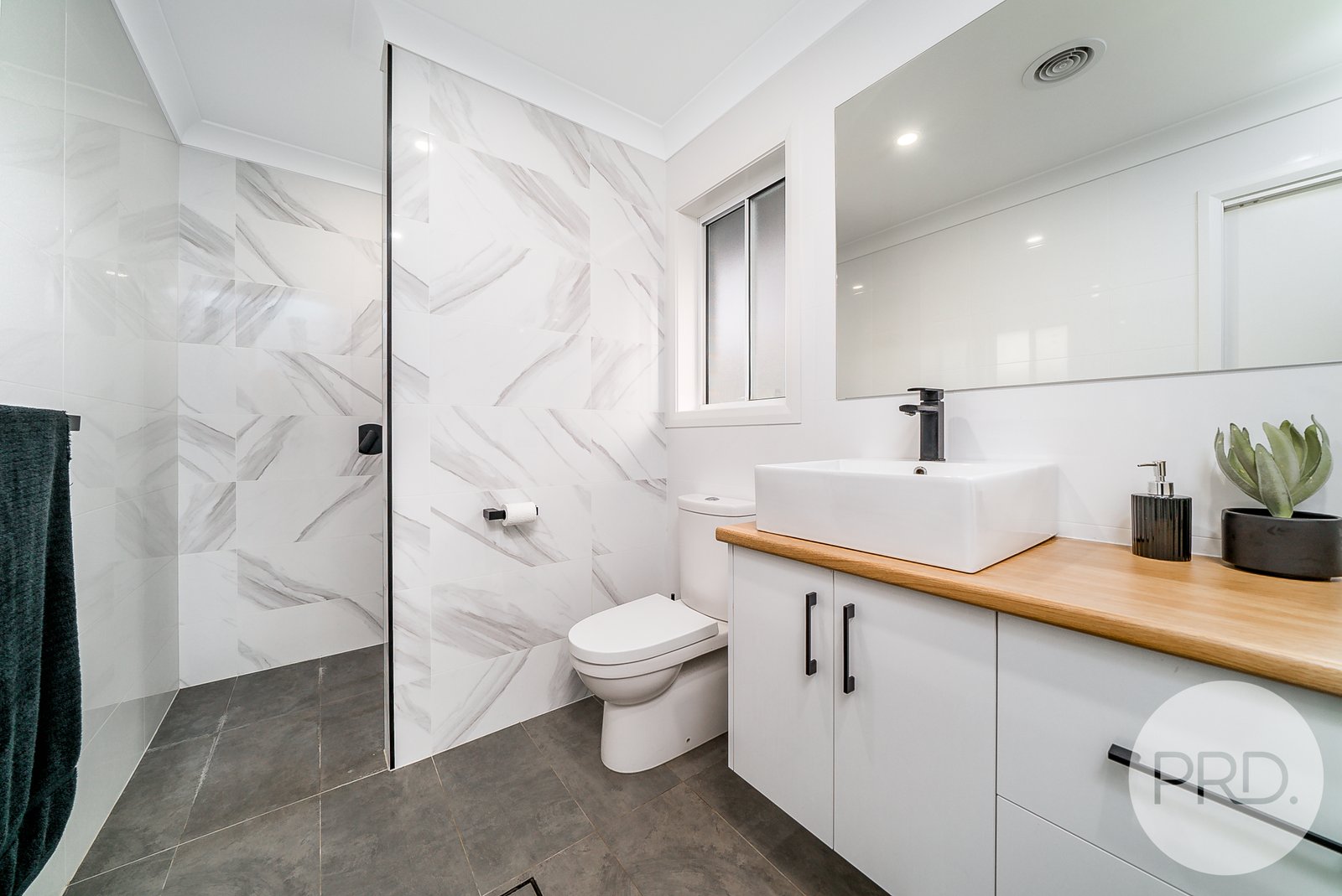 16 Ansett Street LLOYD 11