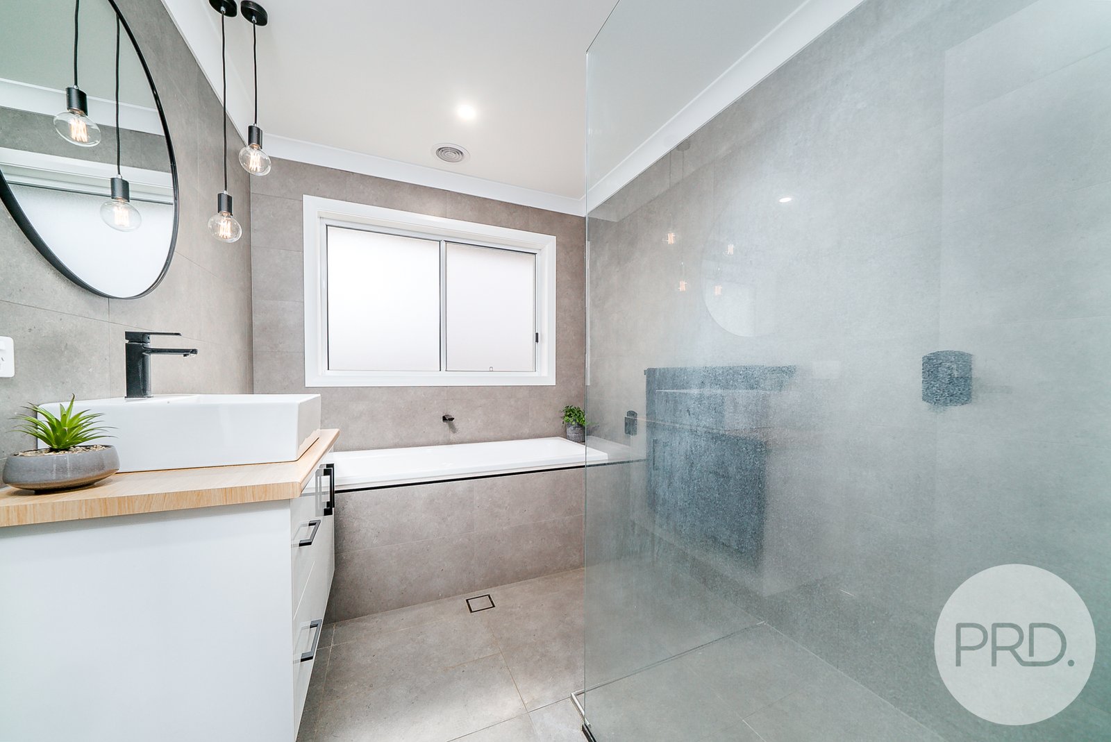 16 Ansett Street LLOYD 12