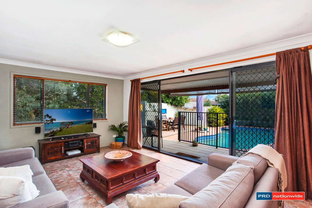 16 Anthony Drive BURLEIGH WATERS 2