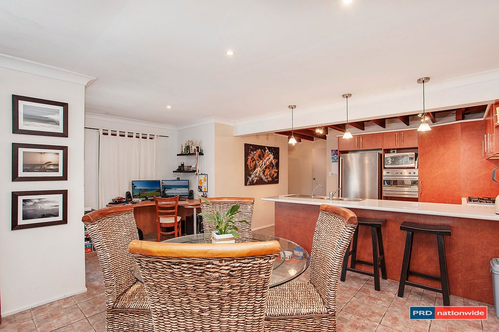 16 Anthony Drive BURLEIGH WATERS 4