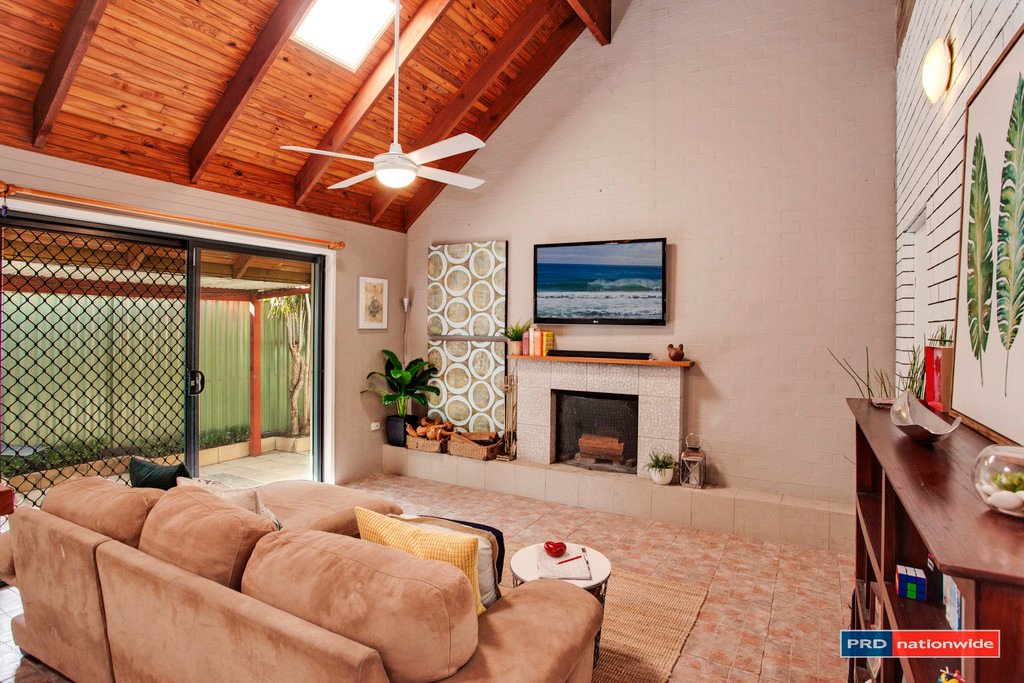 16 Anthony Drive BURLEIGH WATERS 6