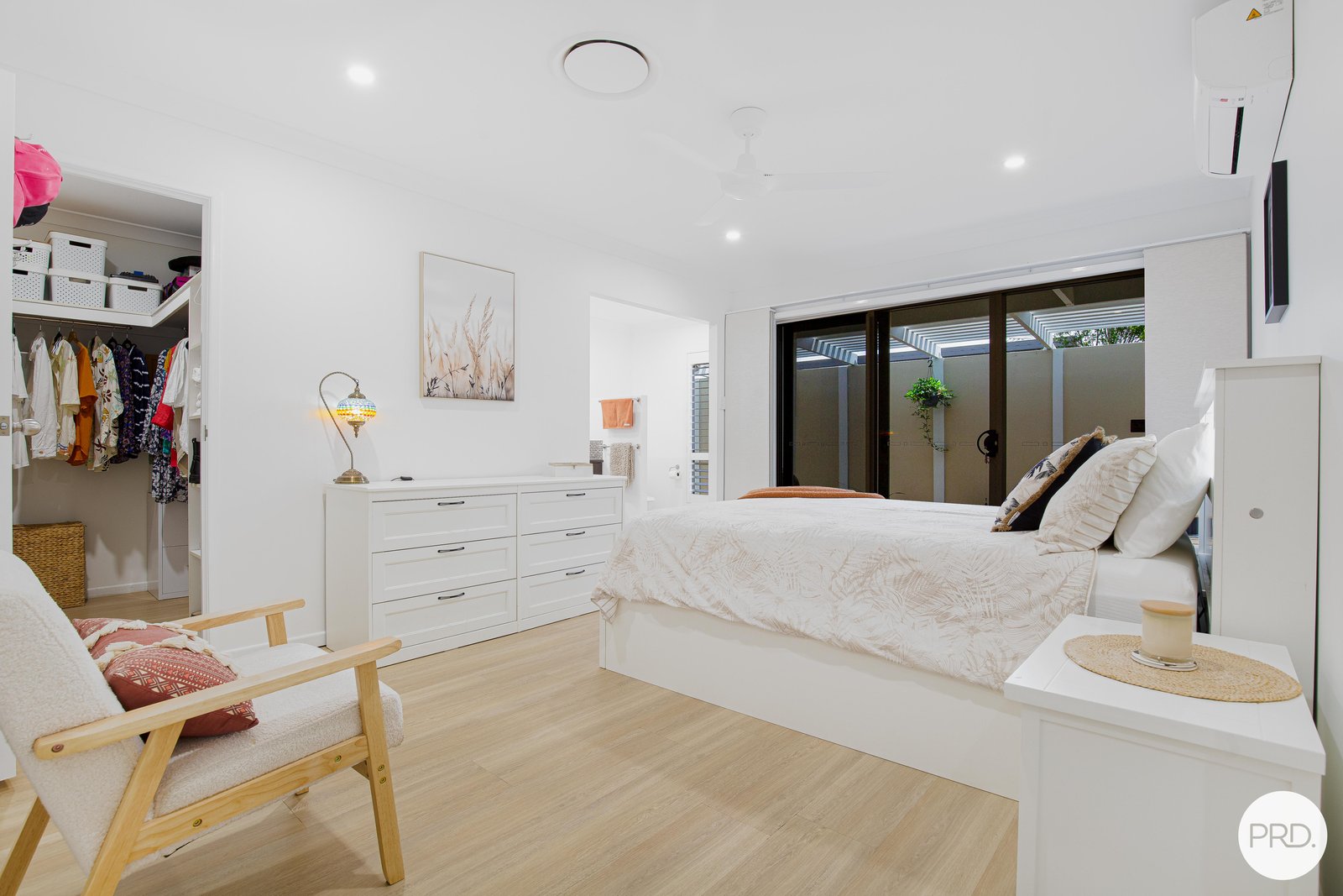 16 Argos Street OORALEA 9