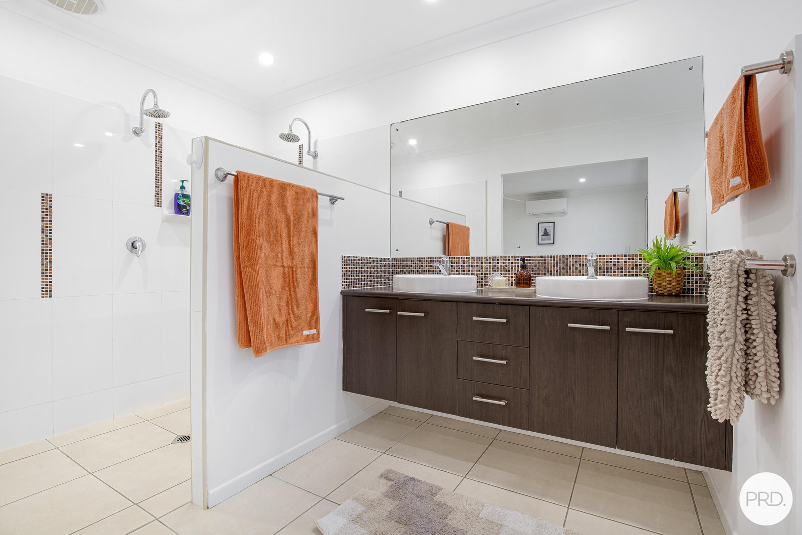 16 Argos Street OORALEA 14