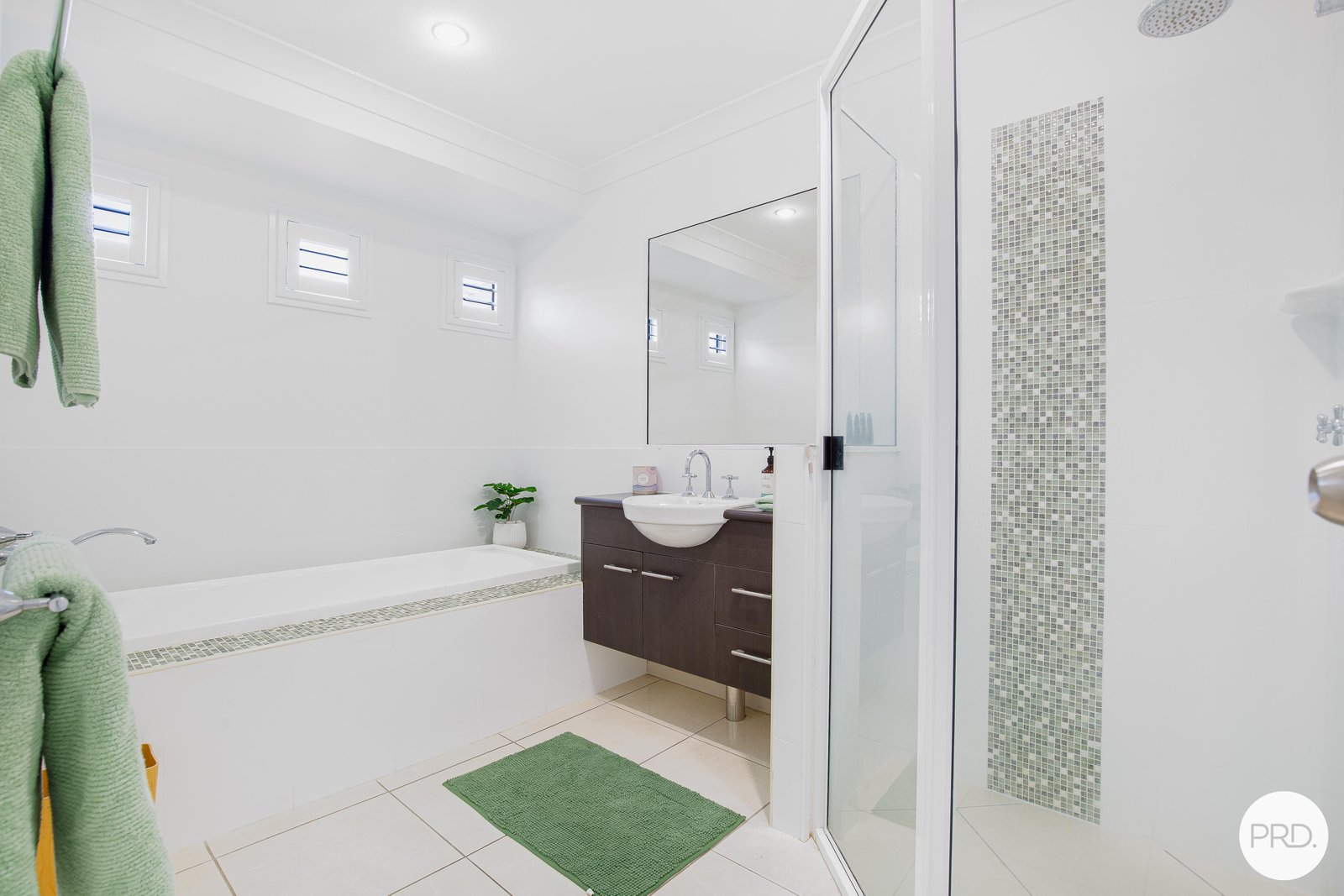 16 Argos Street OORALEA 15