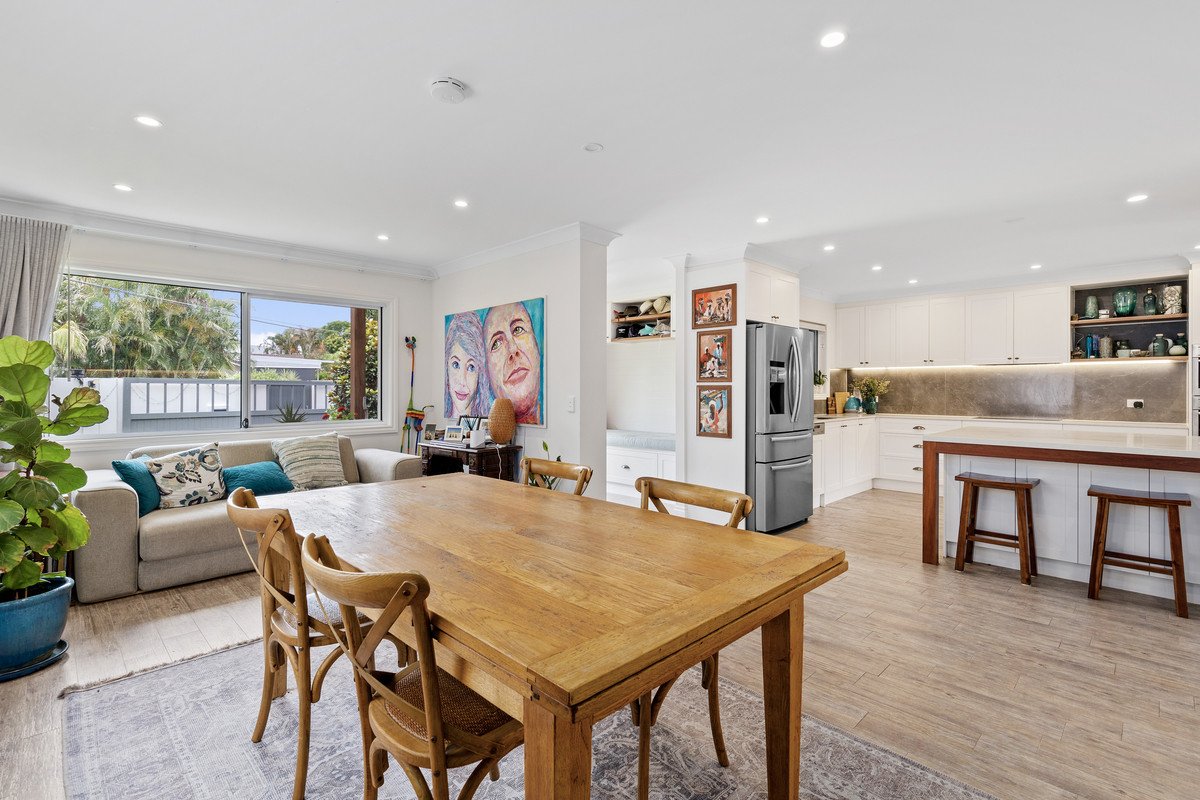 16 Aruma Avenue BURLEIGH WATERS 5