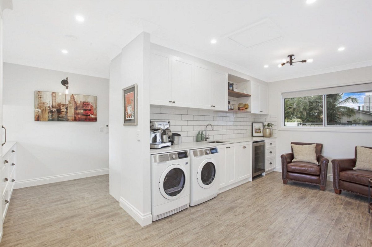 16 Aruma Avenue BURLEIGH WATERS 7