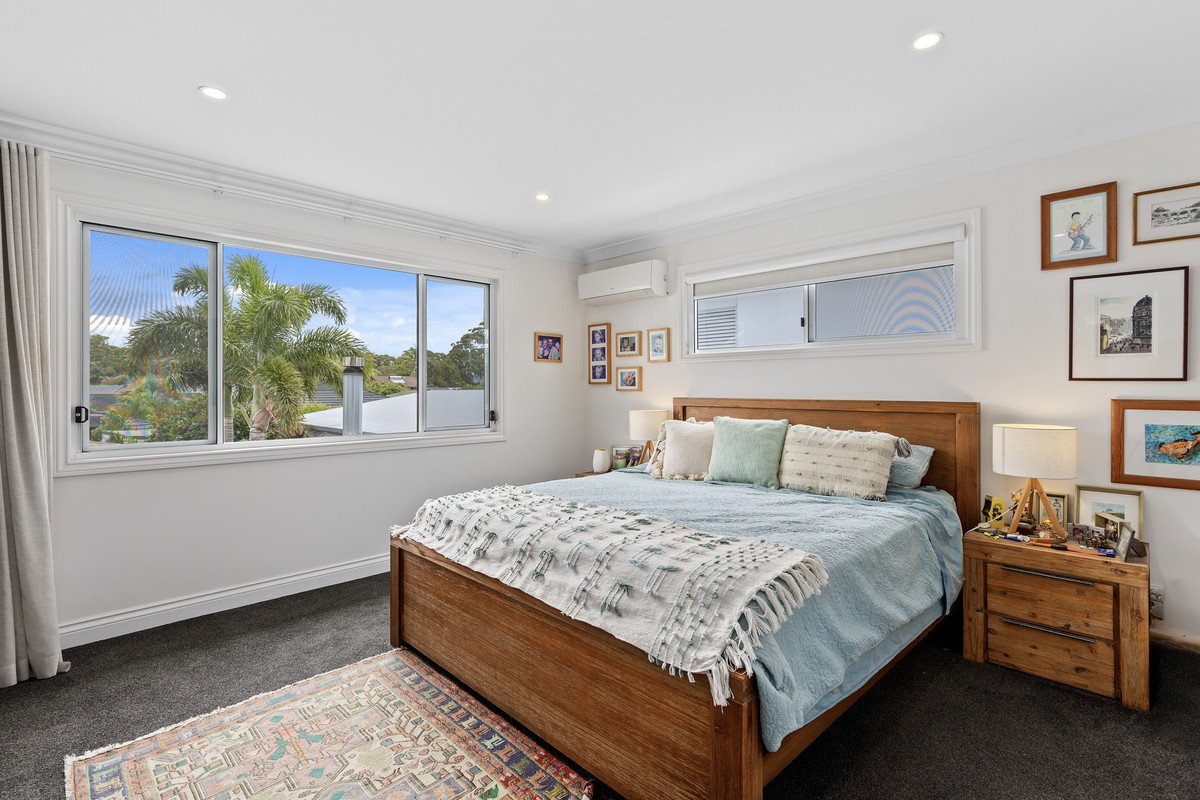 16 Aruma Avenue BURLEIGH WATERS 8
