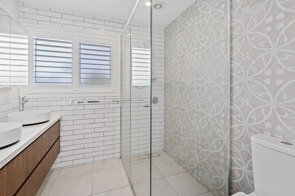 16 Aruma Avenue BURLEIGH WATERS 9