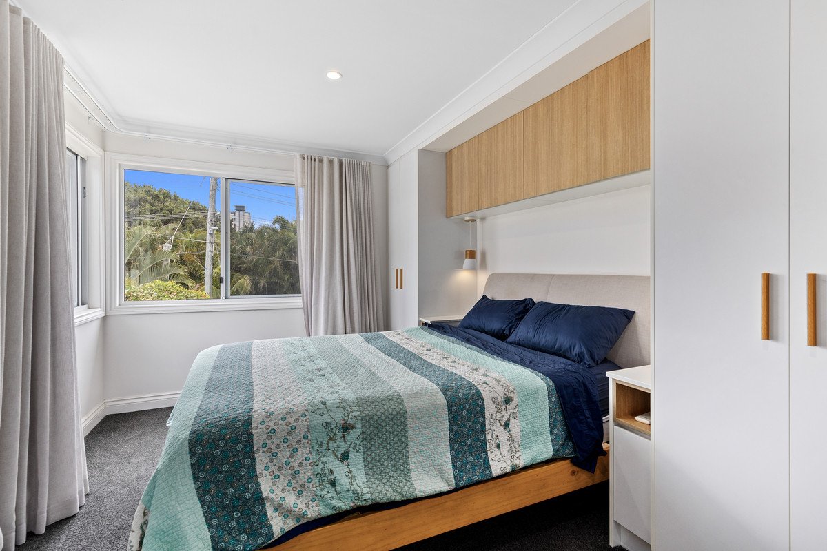 16 Aruma Avenue BURLEIGH WATERS 10