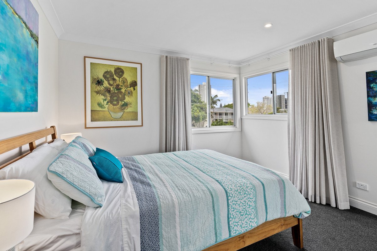 16 Aruma Avenue BURLEIGH WATERS 11