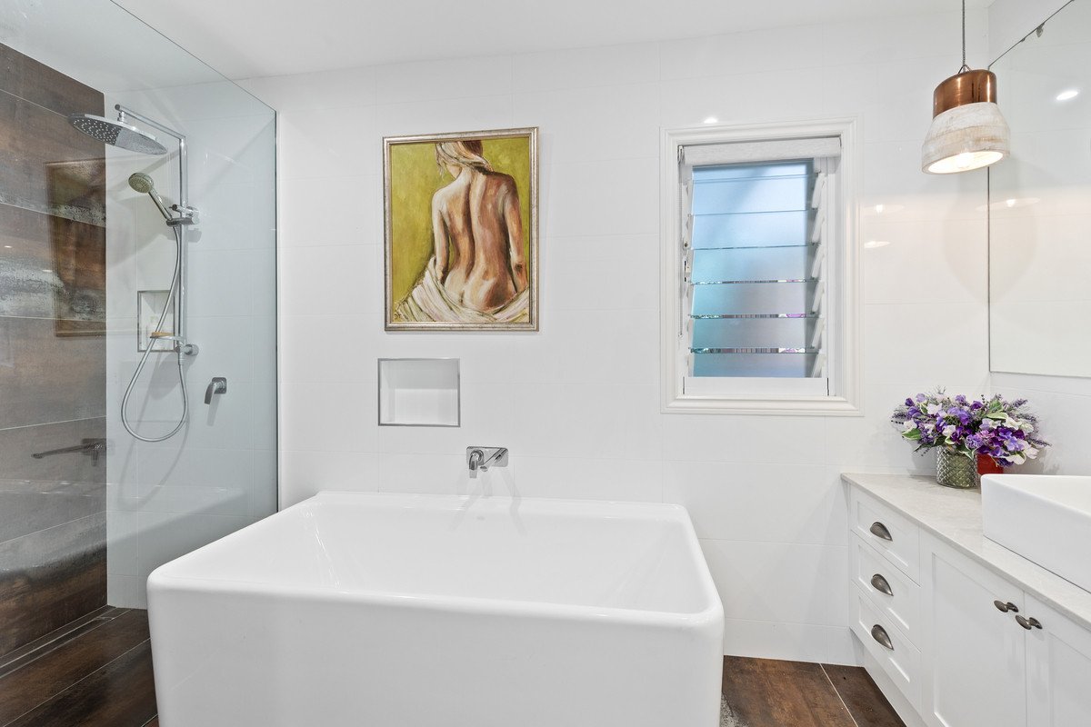 16 Aruma Avenue BURLEIGH WATERS 14