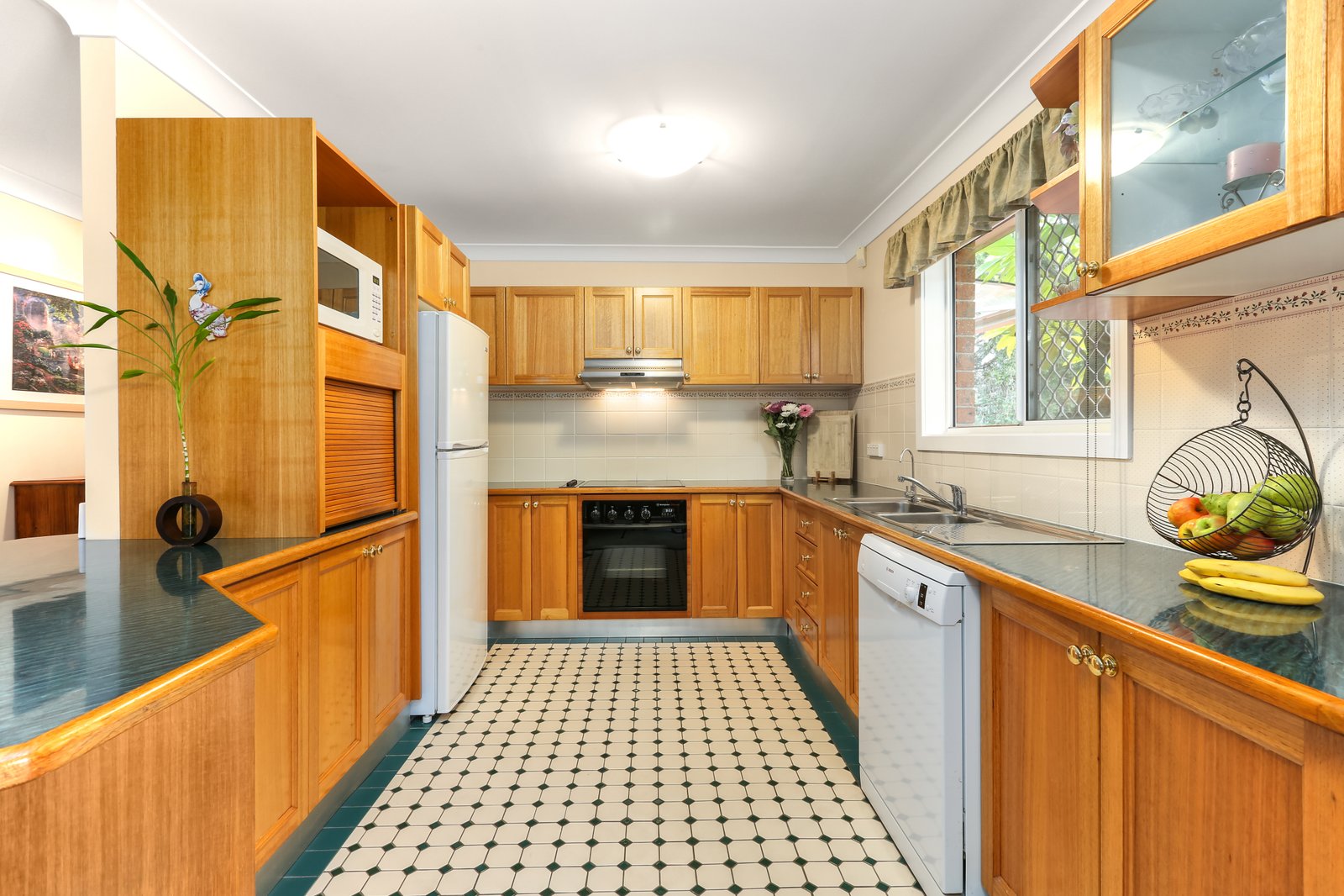 16 Ashmore Crescent KANAHOOKA 2