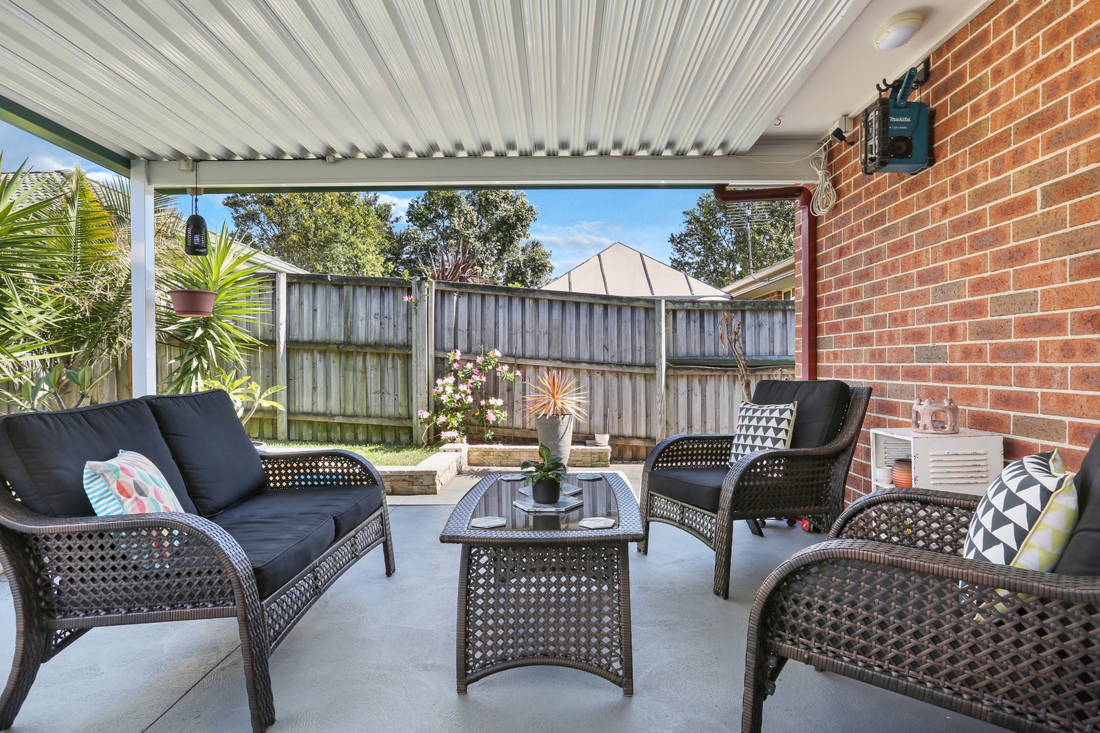 16 Ashwood Place HORSLEY 8