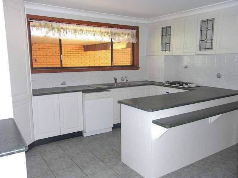 16 Avon Avenue LAKE ALBERT 3